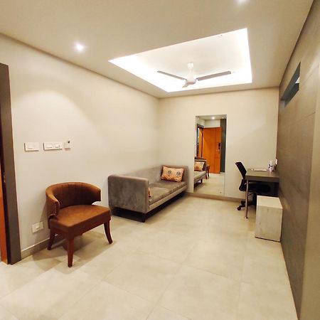 Hotel Rishiraj, Nagaon Nagaon  エクステリア 写真