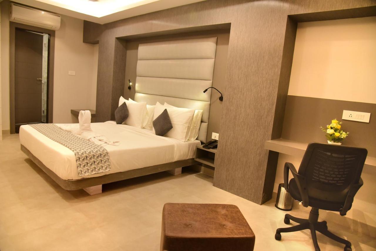 Hotel Rishiraj, Nagaon Nagaon  エクステリア 写真