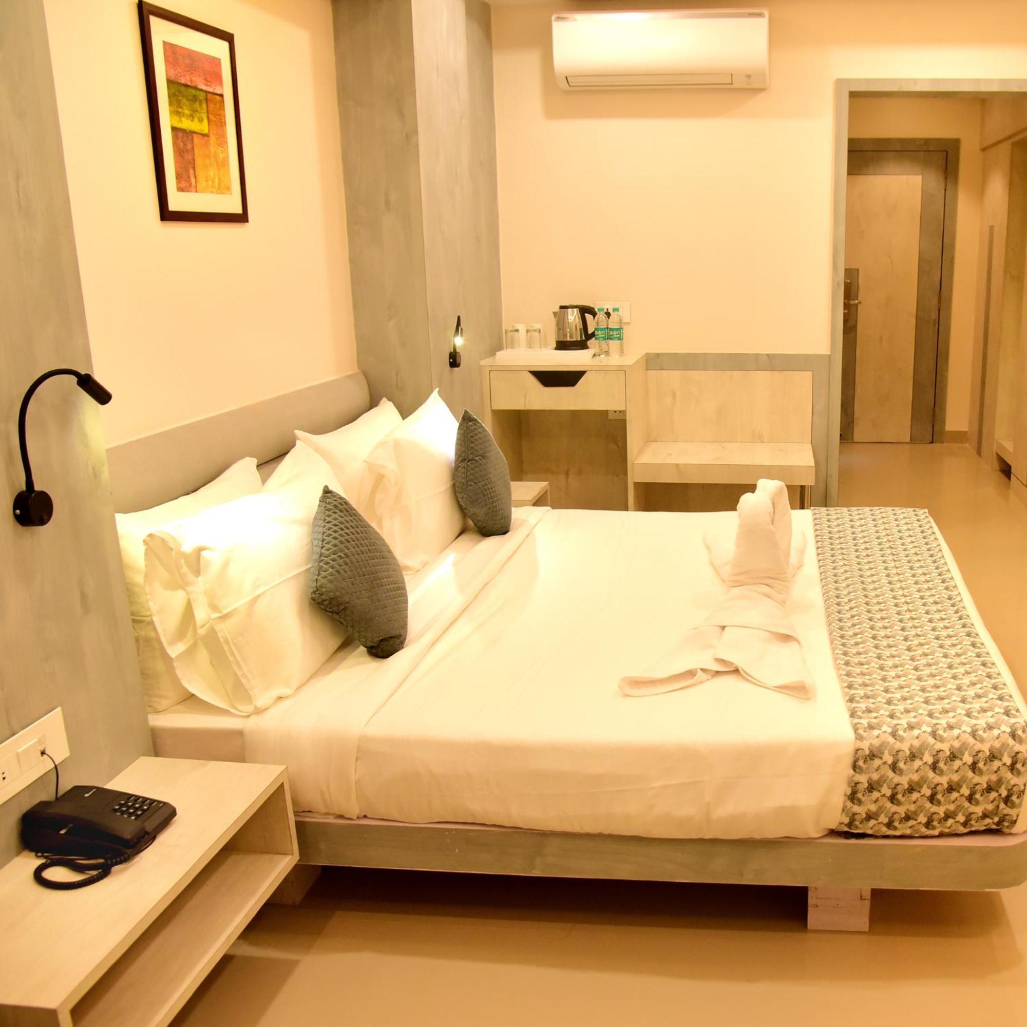 Hotel Rishiraj, Nagaon Nagaon  エクステリア 写真
