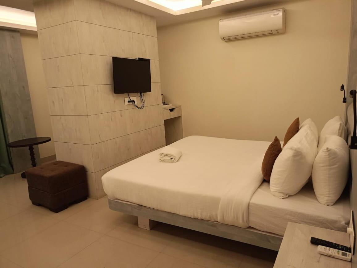 Hotel Rishiraj, Nagaon Nagaon  エクステリア 写真