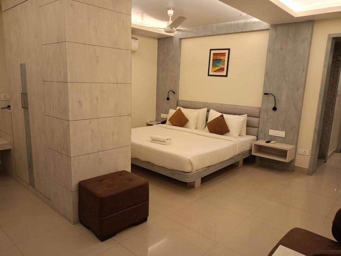 Hotel Rishiraj, Nagaon Nagaon  エクステリア 写真