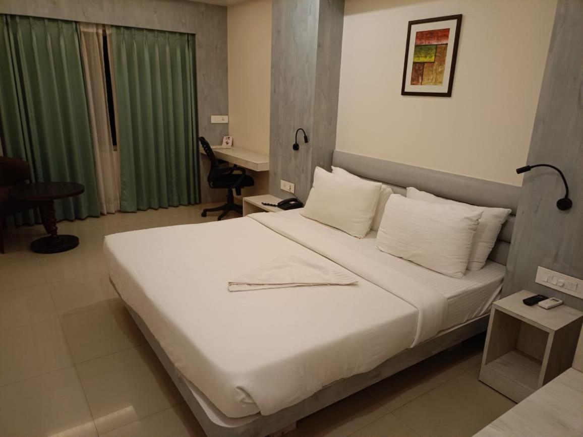 Hotel Rishiraj, Nagaon Nagaon  エクステリア 写真