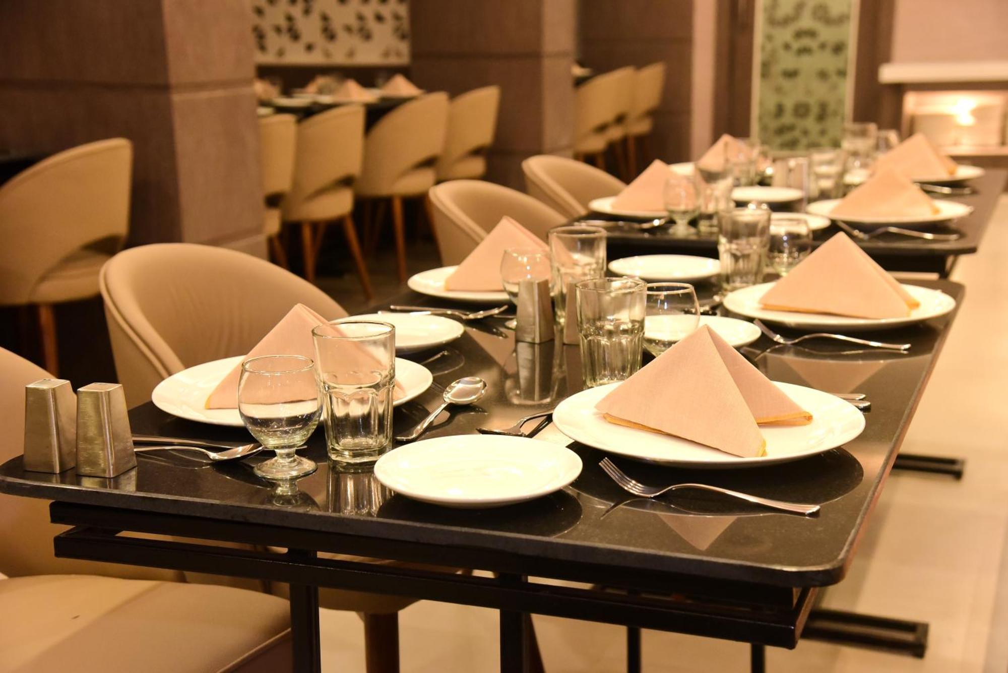 Hotel Rishiraj, Nagaon Nagaon  エクステリア 写真