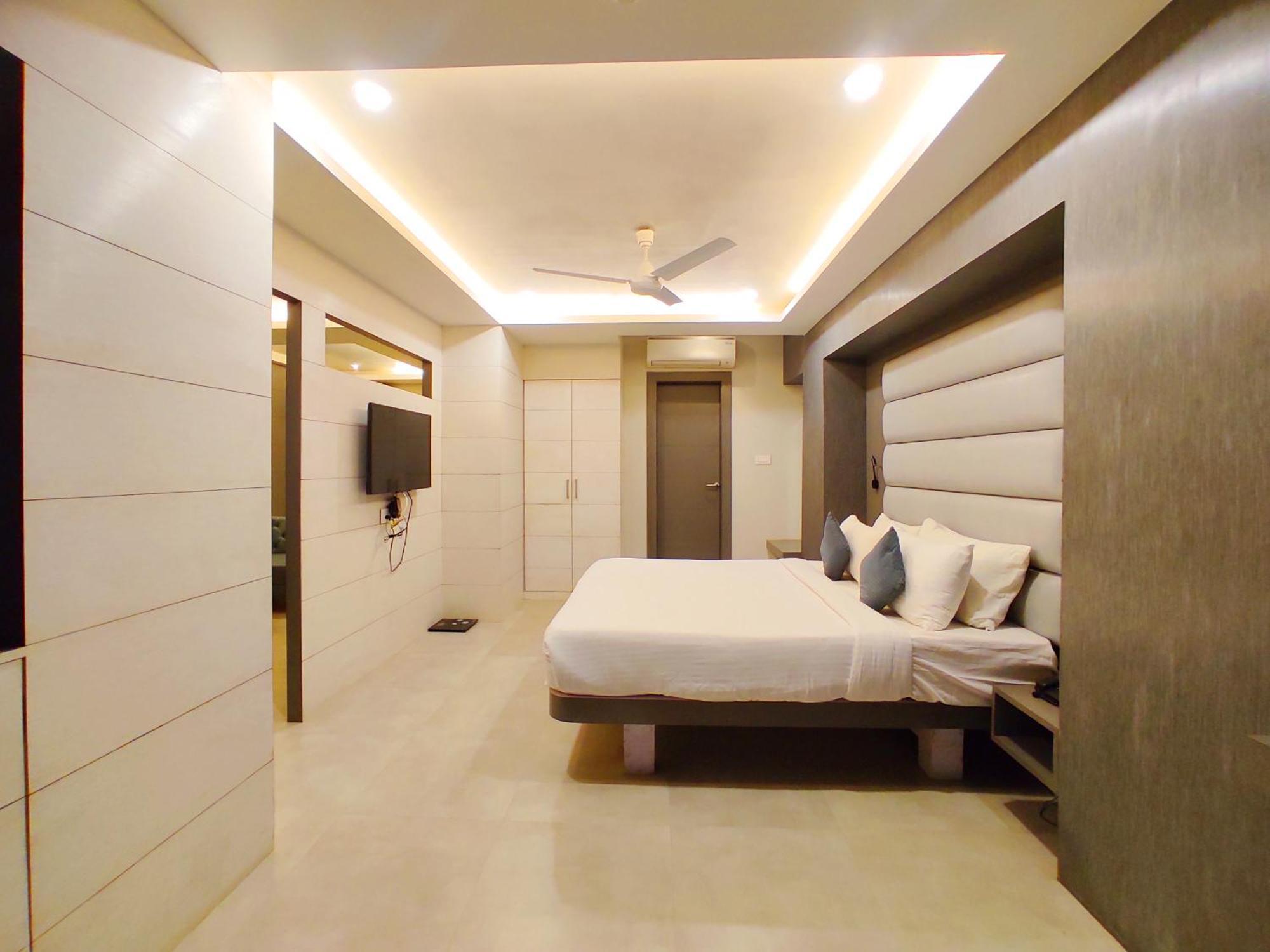 Hotel Rishiraj, Nagaon Nagaon  エクステリア 写真
