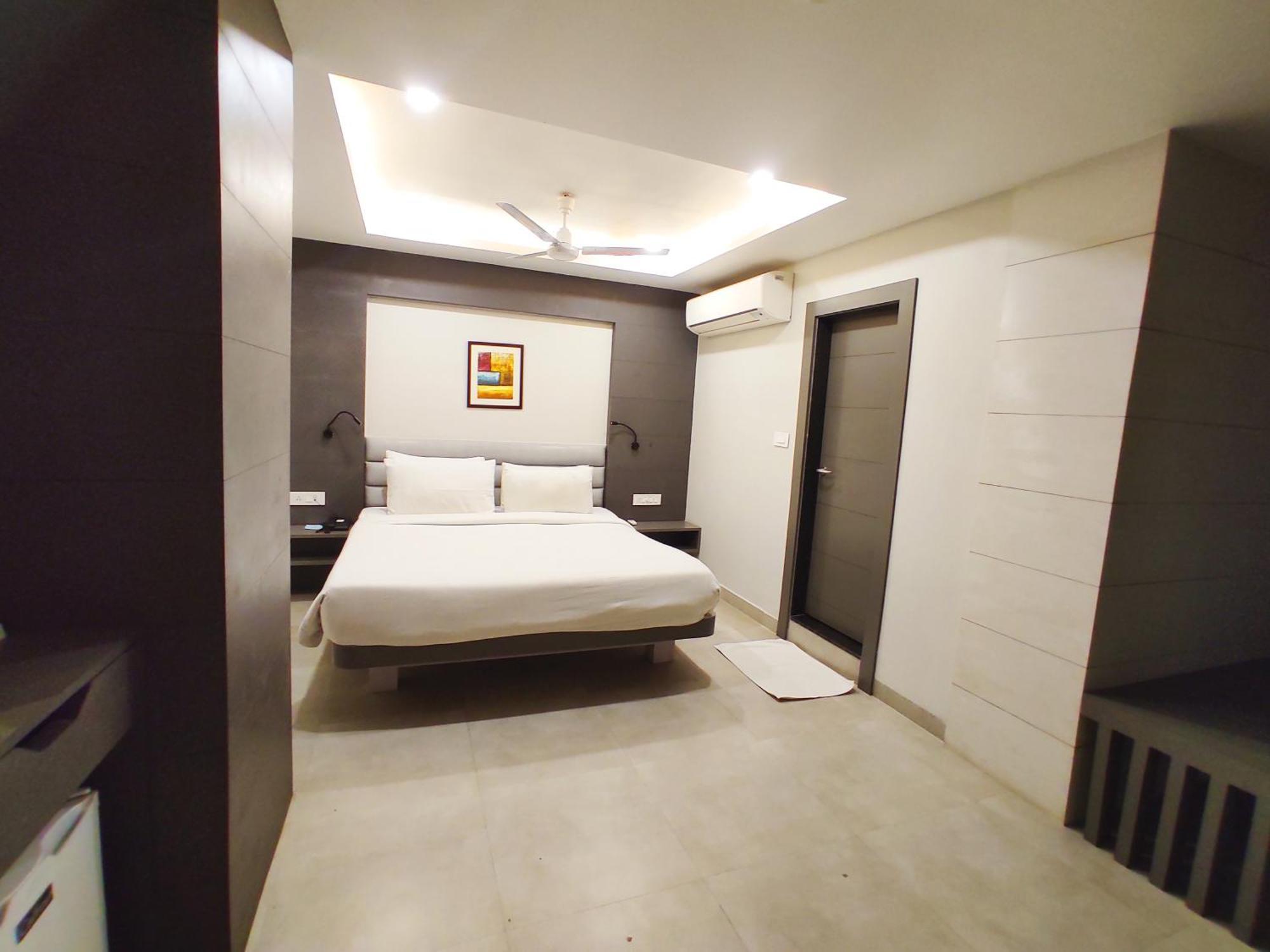 Hotel Rishiraj, Nagaon Nagaon  エクステリア 写真