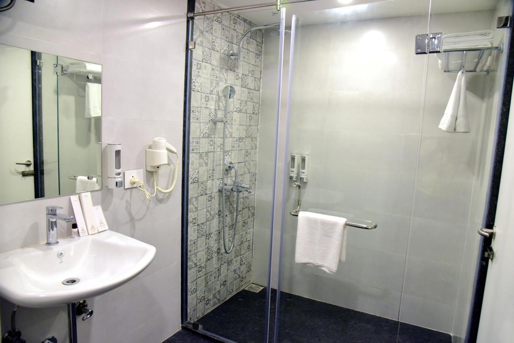 Hotel Rishiraj, Nagaon Nagaon  エクステリア 写真