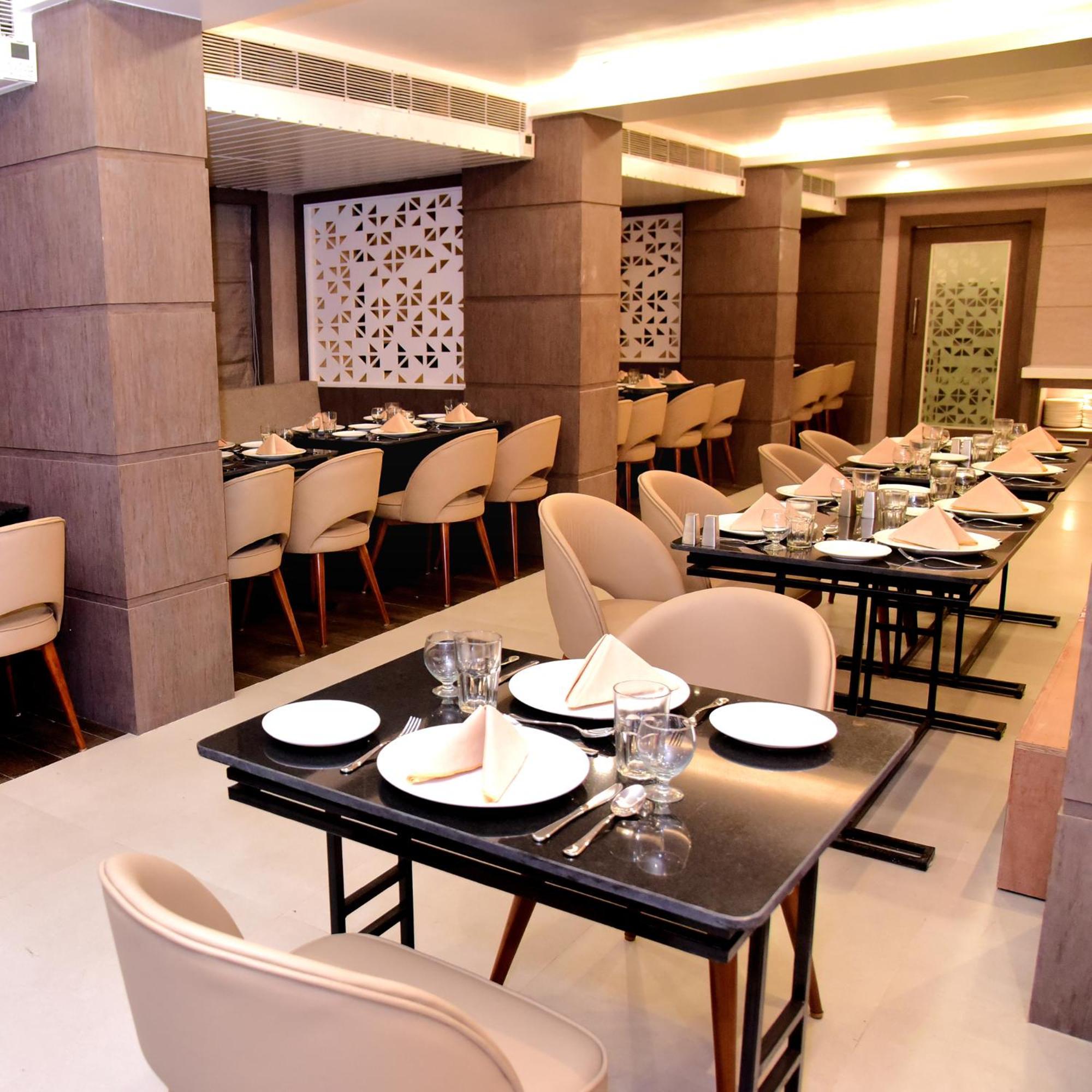 Hotel Rishiraj, Nagaon Nagaon  エクステリア 写真